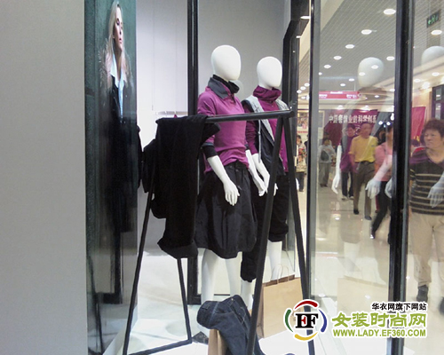杭州<em>朝花夕拾女装</em>店铺陈列3.jpg_图片_服装百