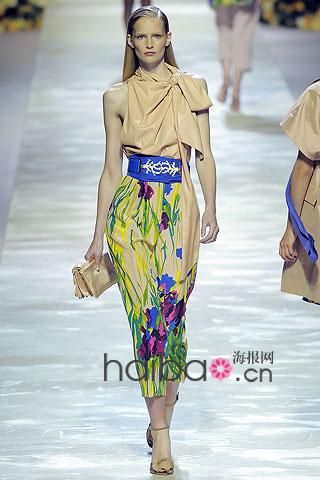 [Blumarine]09����Ůװ��Ľ�мӵĻ���ɫ��4.jpg
