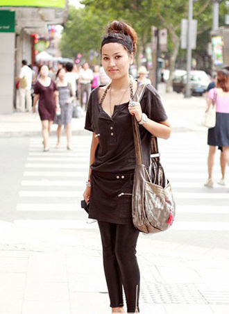 街拍上海美女黑色紧身裤1.jpg