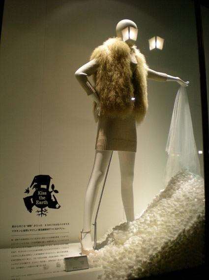 一组日本冬季服装的橱窗设计7.jp_图片_服装百
