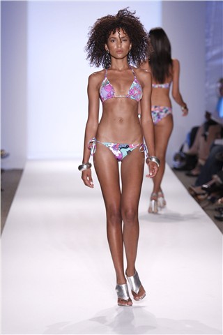 2010迈阿密泳装时装周：TIBI13.j