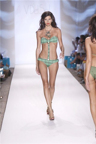 2010泳装流行趋势-V DEL SOL6.jpg