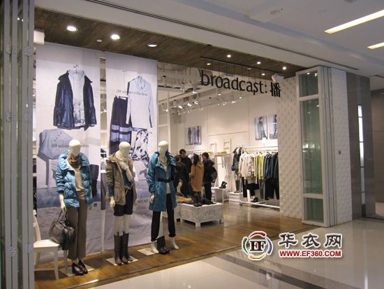 <em>品牌女装播</em>橱窗2.jpg_图片