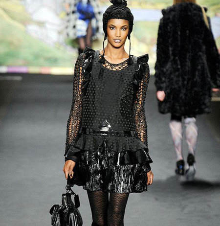 ������(Anna Sui)2010�ﶬŮװ�㳡2.jpg