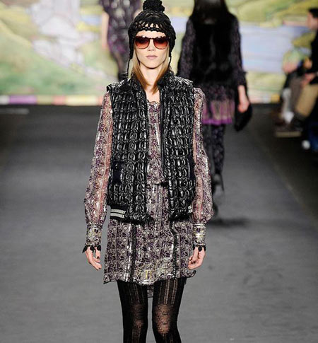 ������(Anna Sui)2010�ﶬŮװ�㳡13.jpg