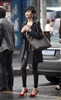 2010早春杭州街头丝袜紧身裤美女.jpg