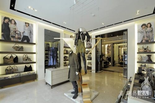 Burberry黎巴嫩专卖店陈列0.jpg