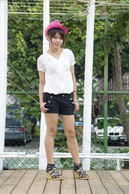 七月台北街头 小西服短裤很有型1.jpg