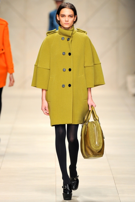 burberry prorsum大玩廓形游戏 (图)_服装百事通