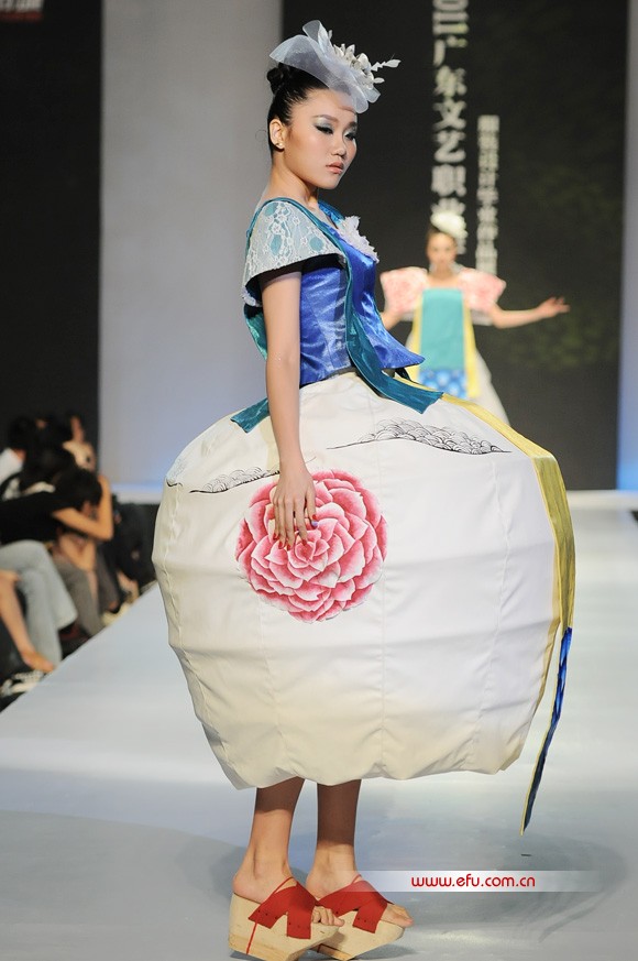 2011广东文艺职业学院服装设计毕业作品展演