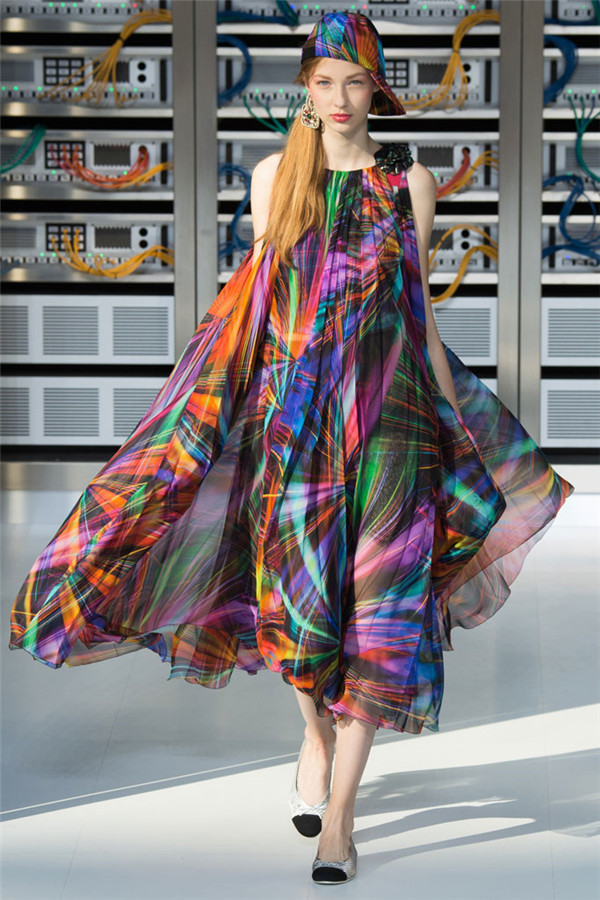 Chanel（香奈儿）2017春夏巴黎时装大秀 征服数据时代的时尚神话