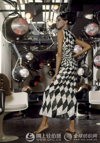 非裔模特唐耶尔&#183;露娜：时尚就是装腔作势1.jpg