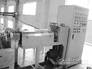 北京服装学院教授赵国樑：谈废旧纺织品回收再利用技术0.jpg