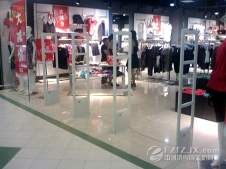 全国商业信息中心：服装零售额增速继续在低位0.jpg