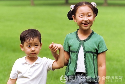 “单独两孩”政策出台利好我国童装行业0.jpg