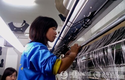 广东顺德两工人夺全国纺织业比赛冠亚军0.jpg