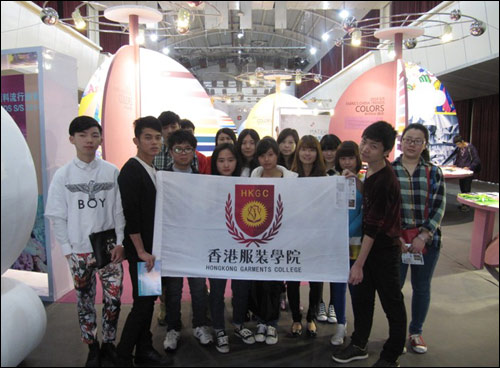 香港服装学院学生参加2014春夏中国纺织面辅料展0.jpg