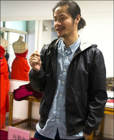 2013香港服装学院专题沙龙“中国与国际服装设计差异”开讲0.jpg