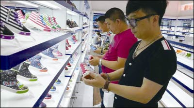 两百温州童鞋品牌“抱团”展销 客商来温采购“一站式”服务0.jpg