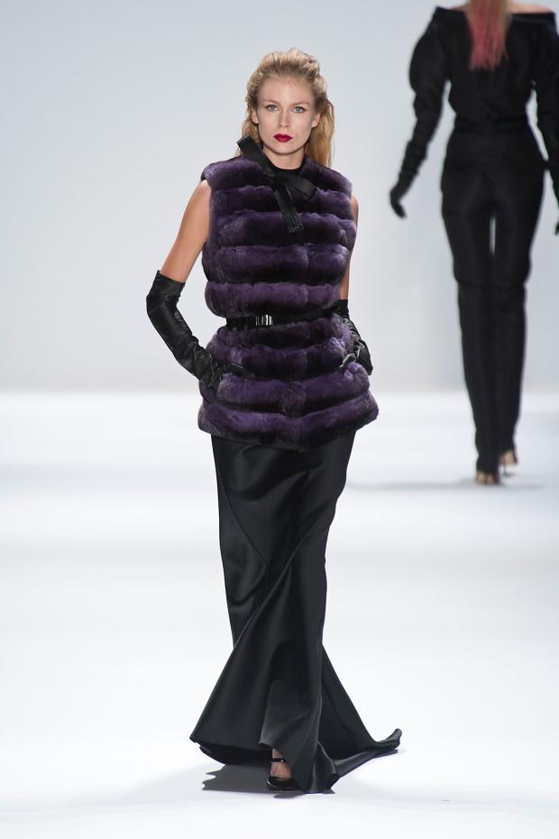 Carmen Marc Valvo 2013秋冬女装秀21.jpg