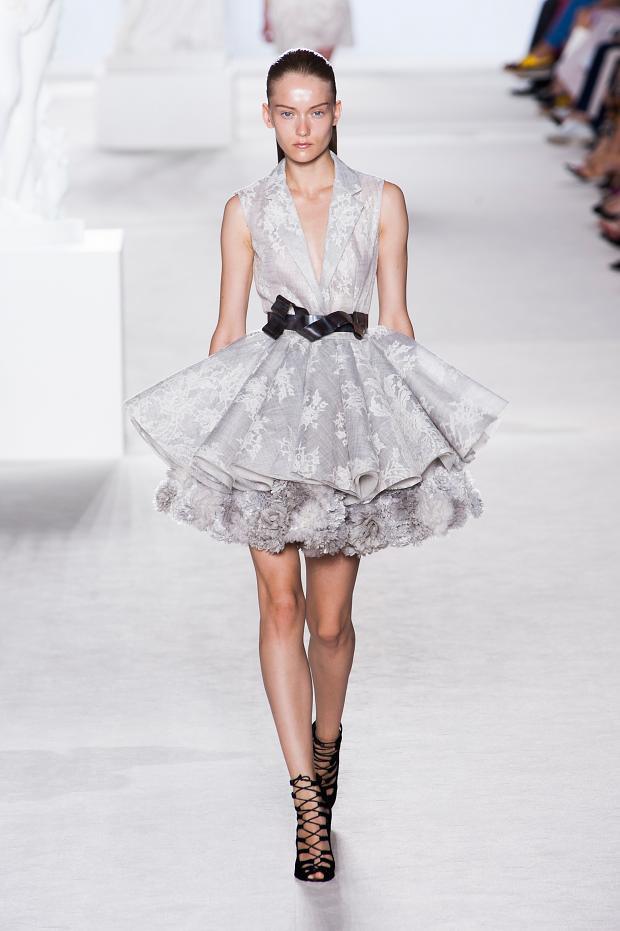 Giambattista Valli 2013秋冬CTR時(shí)裝發(fā)布秀2.jpg