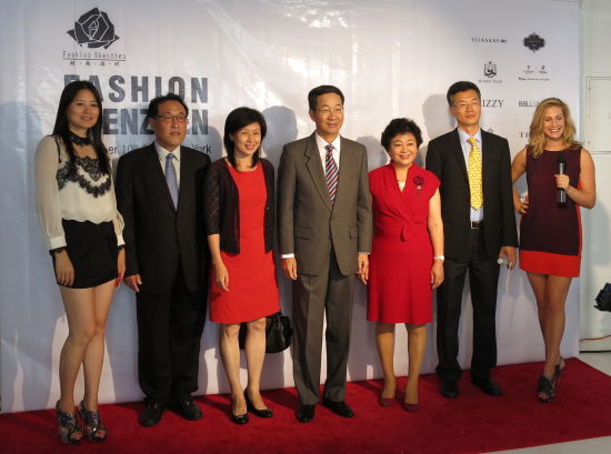孙国祥总领事出席2013纽约时装周“时尚深圳”品牌服装推介会1.jpg