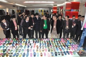 石狮市童装与儿童产业联合会参观七匹狼0.jpg