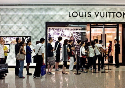 反腐令中国奢侈品销售降温 外媒称看清真正买家0.jpg