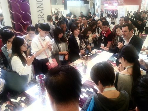 国际服装品牌追不上中国新生代消费者脚步？0.jpg