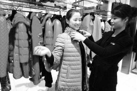 羽绒服迈入轻薄时代 高级鹅绒总重100克左右0.jpg