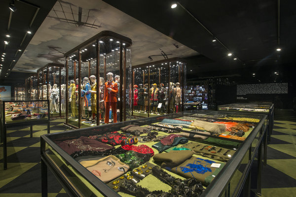 探索Prada创作宇宙的Pradasphere展览亮相香港4.jpg