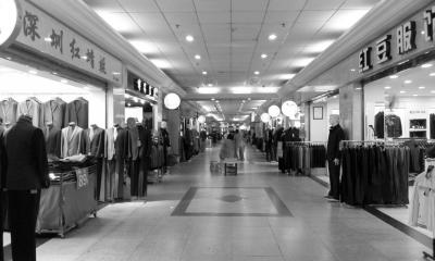 闽服装业线上电商失利 实体闭店潮仍在继续0.jpg
