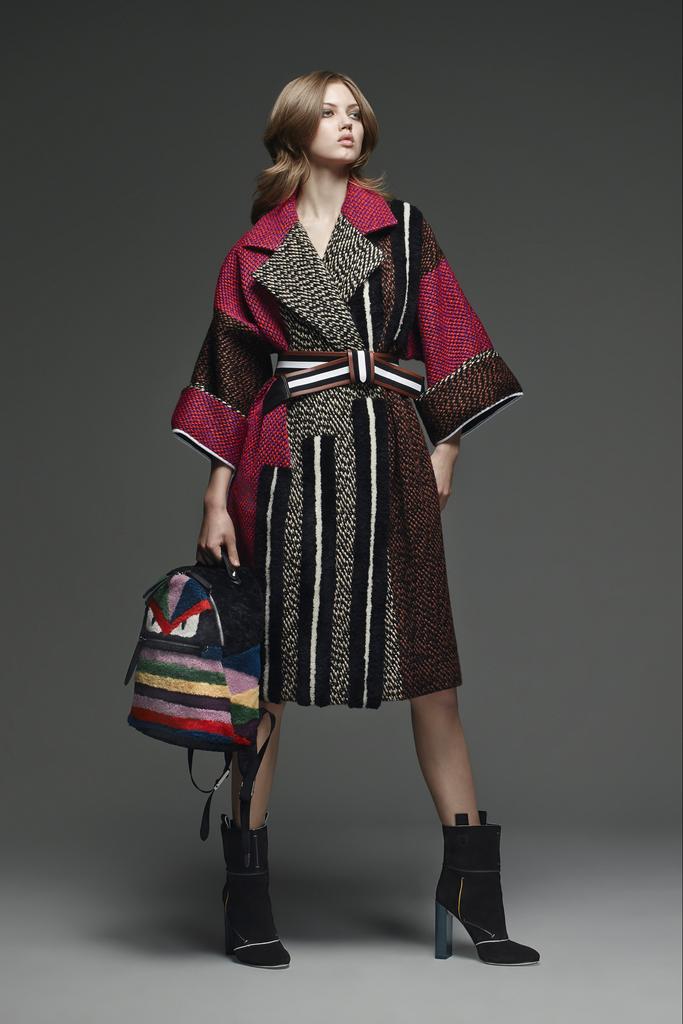 Fendi 芬迪2015早秋系列时尚型录 别有一番心思0.jpg