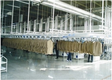 适用于服装企业或服装配送企业的立体仓储管理，员工通过电脑监迭系统能准确的查找衣服所在的仓位，并通过智