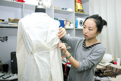 服装设计师要坚持做好自家品牌 追求怪异离奇是误区0.jpg