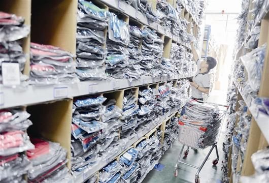 武汉服装电商业遭遇寒意0.jpg