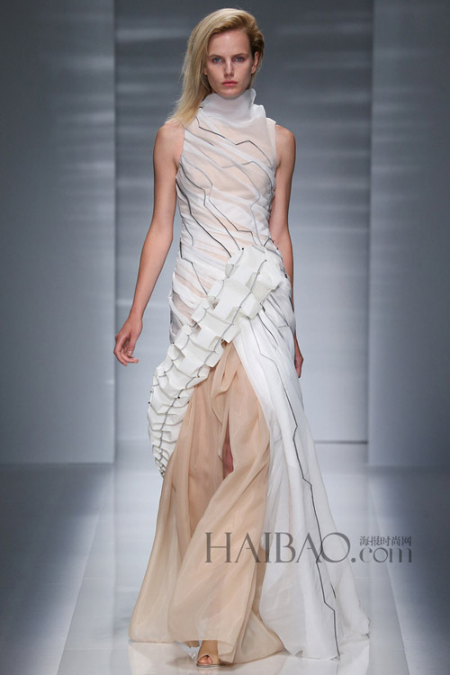 褶皱工艺的强烈表现力薇欧奈vionnet2014秋冬高定秀