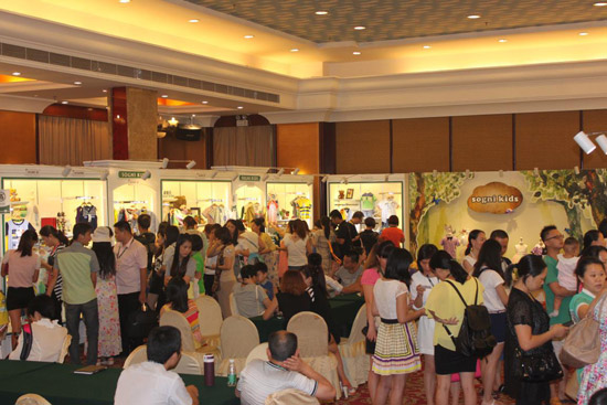 卓维乐童装2015春夏新品订货会完美落幕 1.jpg