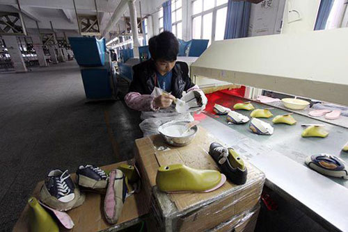 安踏、匹克等晋江鞋服企业陷入同质化竞争困局0.jpg