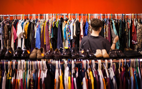 受双重因素影响 服装实体店上半年遭遇“寒冬”0.jpg