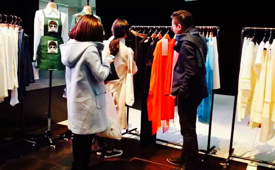 时尚买手都去广州轻纺交易园Showroom 了，你还没去吗？3.png