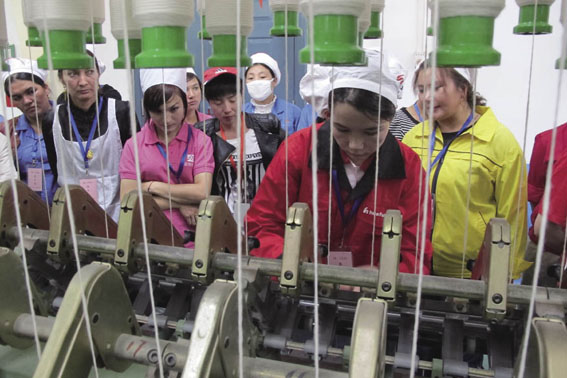 中国纺织服装行业2015年度精锐榜之10大新闻事件2.jpg