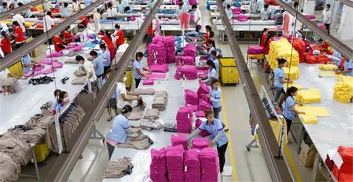 柬埔寨工资上涨拉低产品竞争力 服装订单下滑0.jpg