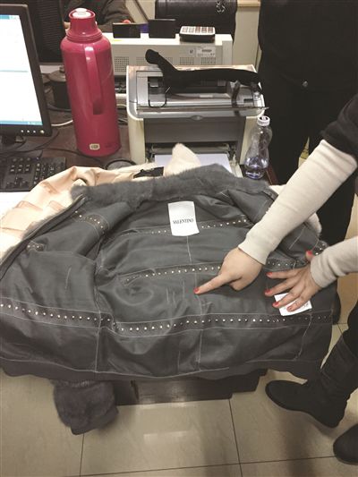 女子从私人小店代购奢侈品 200万货品疑似全为假1.jpg