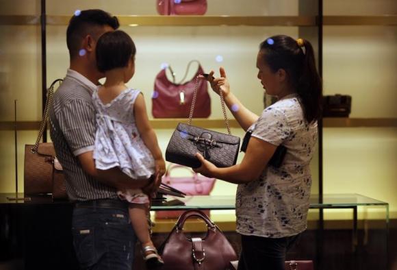 探究中国奢侈品消费者：高收入不富裕年轻群体0.jpg
