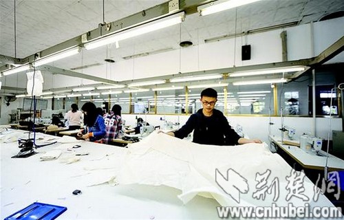 武汉服装业遭遇困境：汉派服装“去武汉化”1.jpg