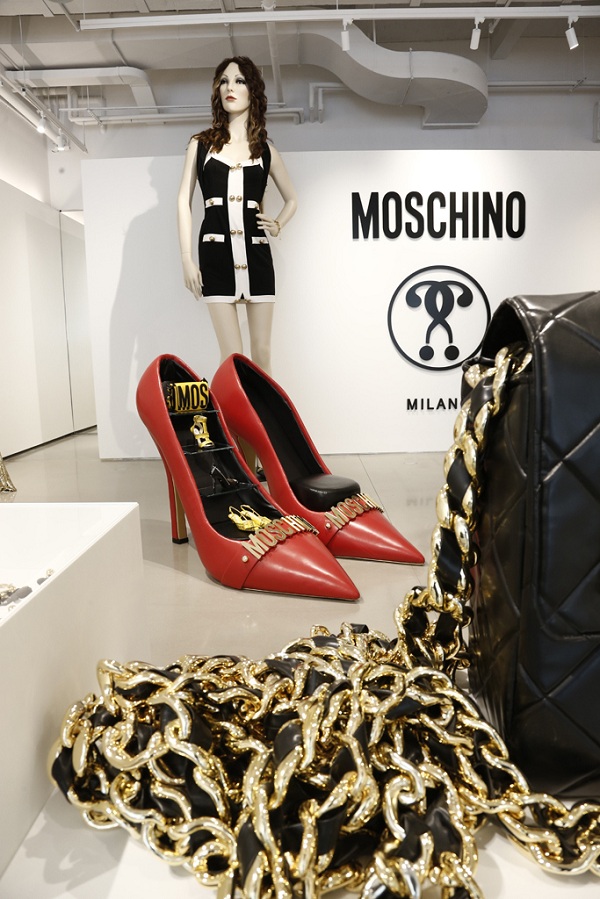 带你走进Moschino 纽约soho全新门店里直观新品系列0.jpg