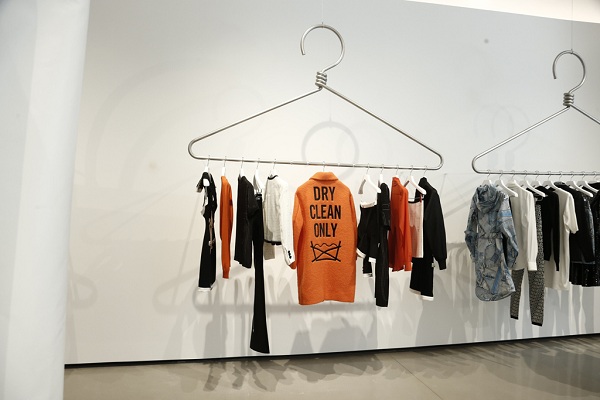 带你走进Moschino 纽约soho全新门店里直观新品系列1.jpg