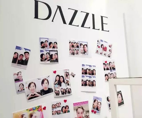 好莱坞明星都爱的自拍新方式就在 DAZZLE 品牌女装店铺1.jpg