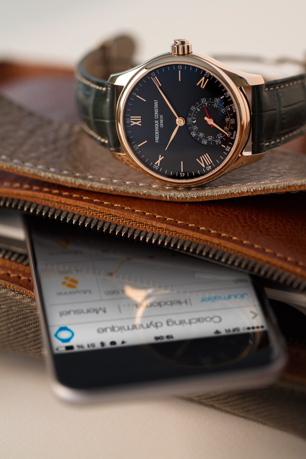 康斯登打造Only Watch传统瑞士制智能腕表0.jpg